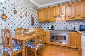 Frigorífic, microones, forn i placa de cuina