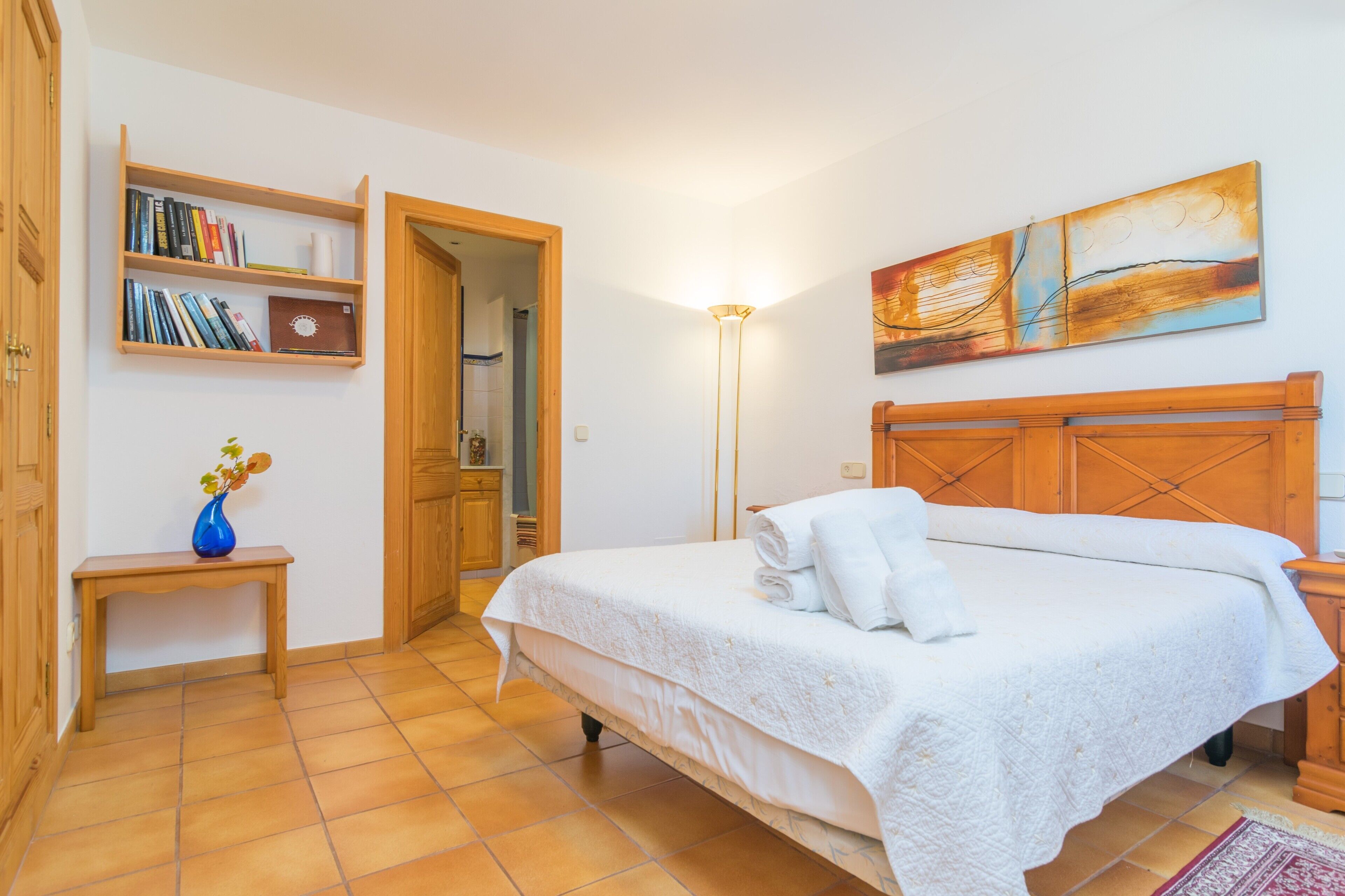 4 slaapkamers, een strijkplank/strijkijzer, gratis wifi, beddengoed