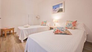 Unclassified image, 5 of 25, button