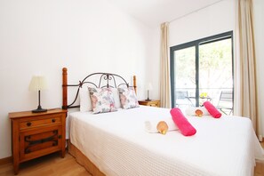 2 bedrooms, in-room safe, iron/ironing board, free WiFi