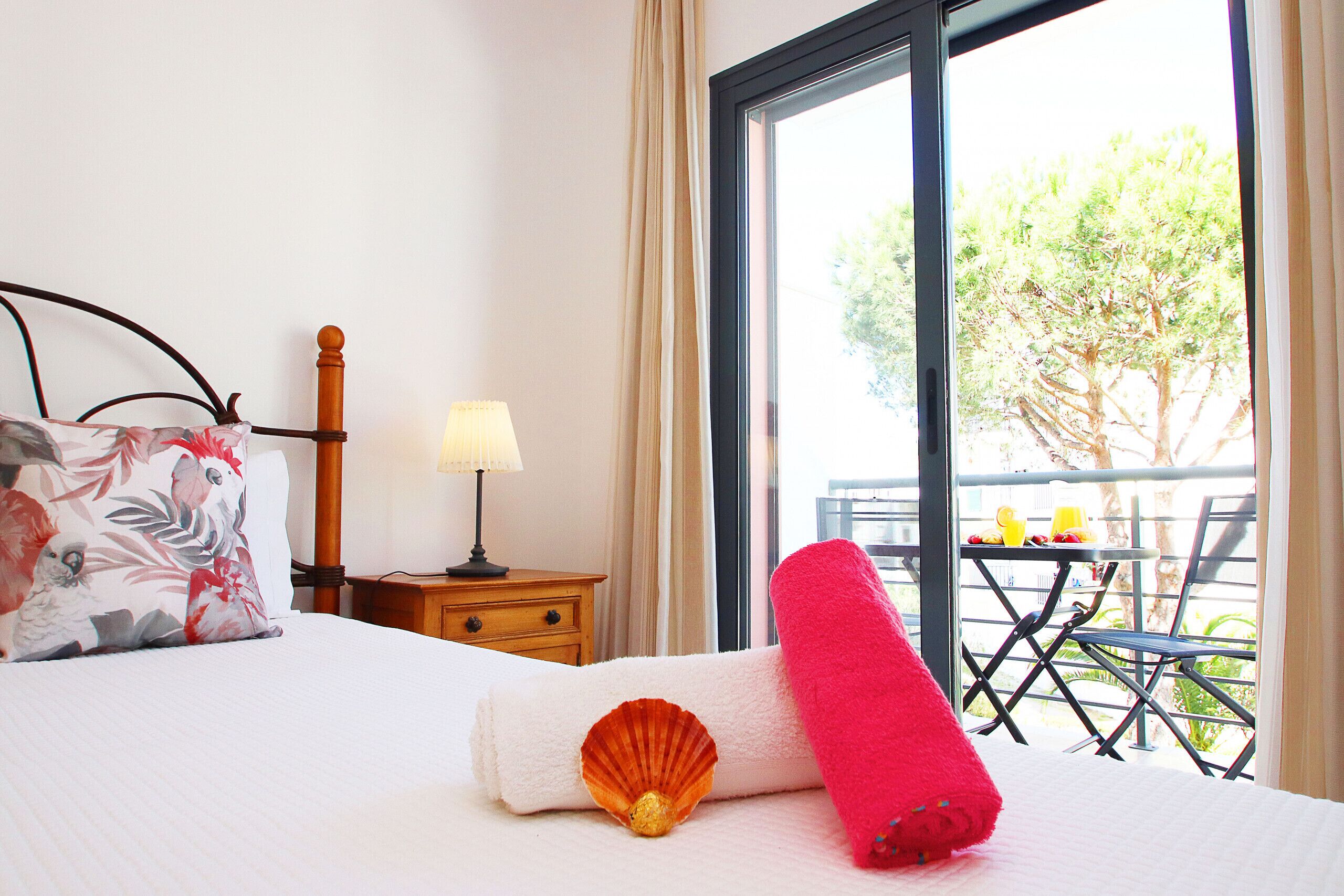 2 bedrooms, in-room safe, iron/ironing board, free WiFi