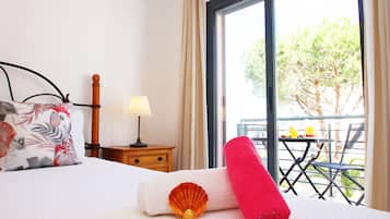 2 bedrooms, in-room safe, iron/ironing board, free WiFi