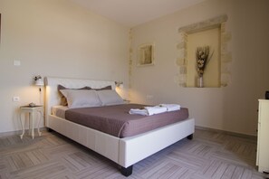 2 bedrooms, desk, soundproofing, iron/ironing board - Murelo House Chania (Chania)