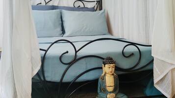 1 bedroom, hypo-allergenic bedding, iron/ironing board, free WiFi