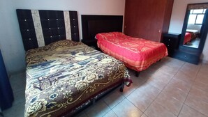 3 Schlafzimmer, Bügeleisen/Bügelbrett, Internetzugang, Bettwäsche