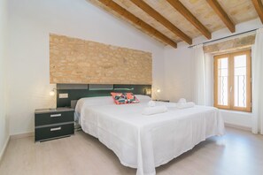 5 habitaciones, tabla de planchar con plancha y wifi gratis