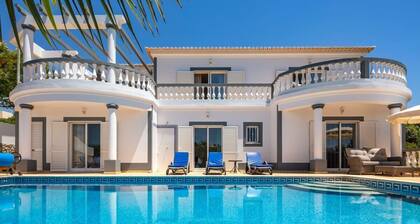 Nº23 Golfe Santo Antonio - Villa joliment meublée avec 3 chambres et vue sur la piscine, la mer et le golf!