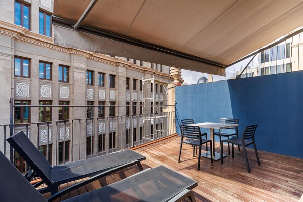 Outdoor dining - Penthouse with private terrace in the heart of El Born (Barcelona)