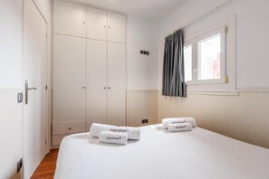 2 slaapkamers, een kluis op de kamer, een strijkplank/strijkijzer