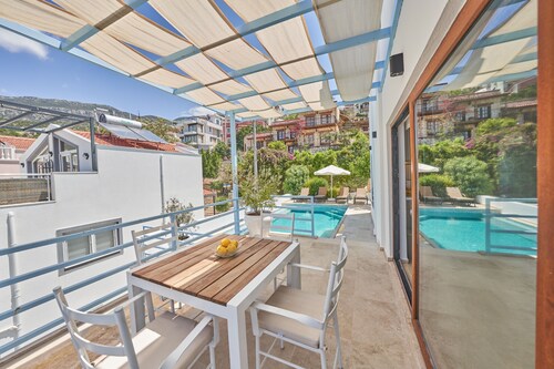 Fully Renovated Villa Elmas: Private pool, Sea views, WiFi, A/C