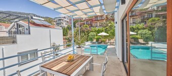 Fully Renovated Villa Elmas: Private pool, Sea views, WiFi, A/C