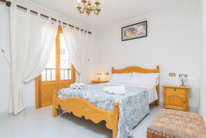 5 makuuhuonetta, silitysrauta/-lauta, ilmainen Wi-Fi, vuodevaatteet