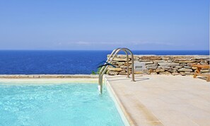 Outdoor pool - Family villa with a swimming pool and amazing sea view (Kea)