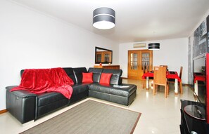TV, video-game console - Modern apartment in the historic centre (Albufeira)