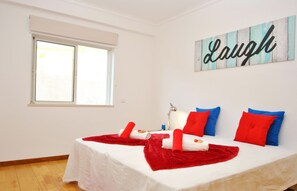 3 bedrooms, iron/ironing board, free WiFi, bed sheets - Modern apartment in the historic centre (Albufeira)