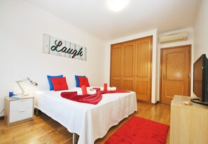 3 bedrooms, iron/ironing board, free WiFi, bed sheets