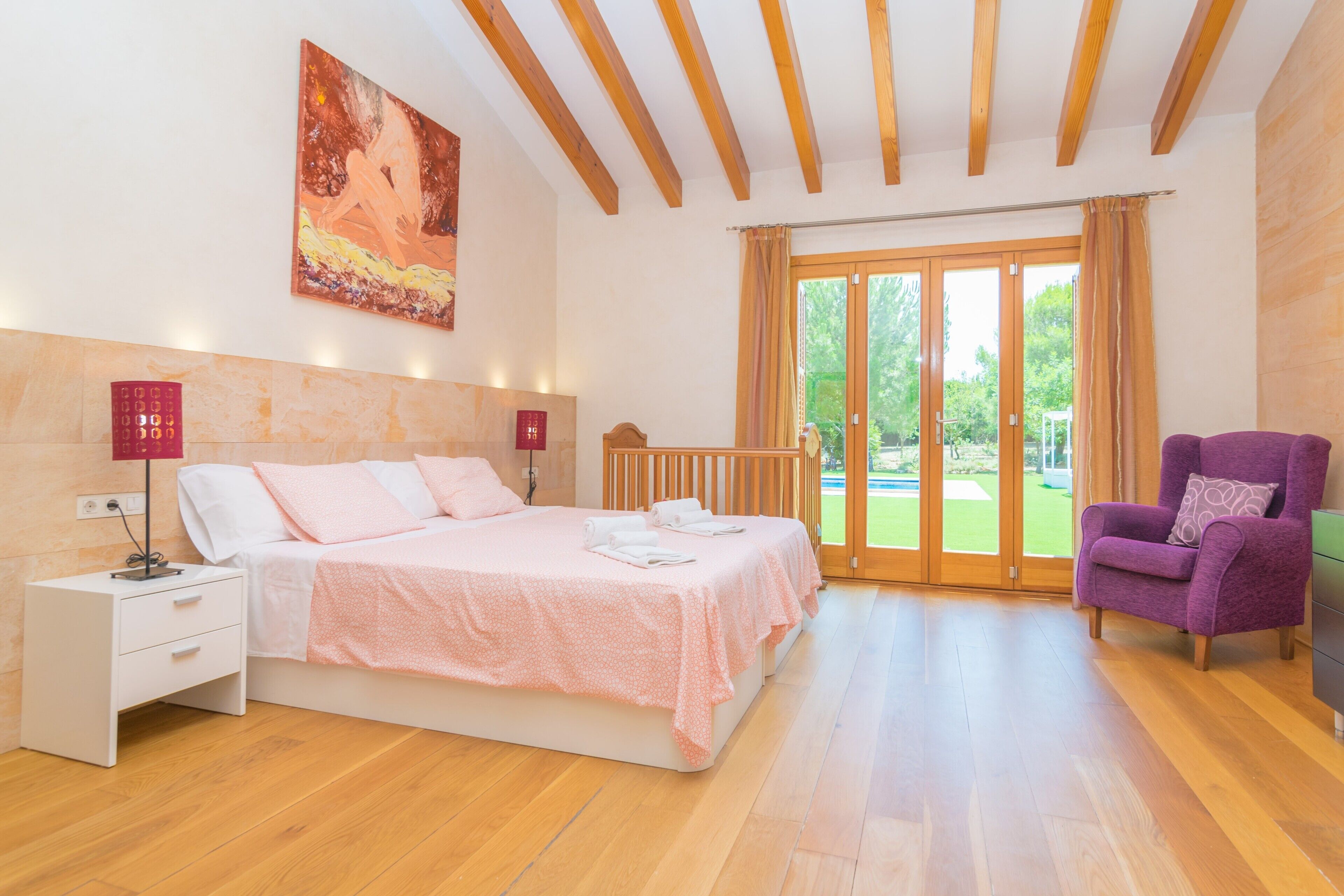 5 bedrooms, iron/ironing board, free WiFi, bed sheets