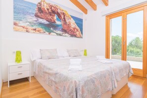 5 bedrooms, iron/ironing board, free WiFi, bed sheets