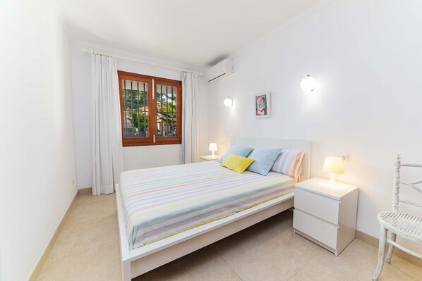 3 chambres, fer et planche à repasser, lit parapluie, Wi-Fi gratuit