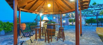 Villa Athina Finiki: Piscine privée et jardins, A / C, Wi Fi, vue sur la mer