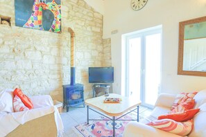 TV, DVD player, books, stereo - Helona: Villa Estate, heated pool, stunning views, A/C (Kelia - Kassiopi)