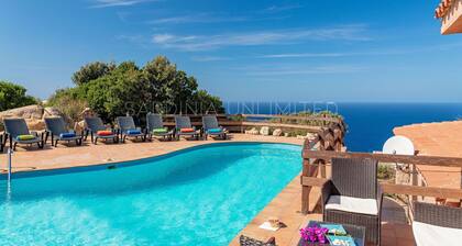Villa Arielle: pool and seaview
