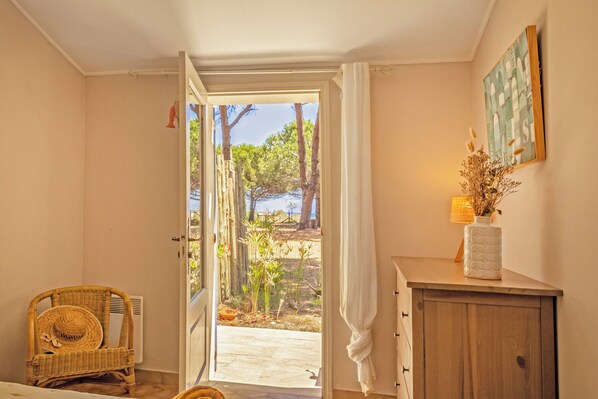 3 bedrooms, iron/ironing board, travel crib, free WiFi