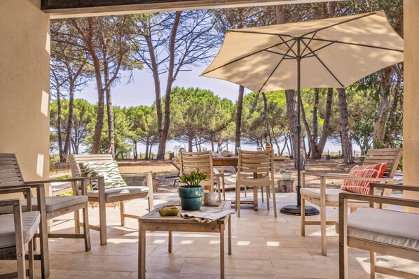 屋外ダイニングエリア