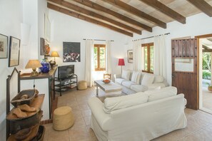 TV, fireplace, ping pong, stereo - VILLA COLOMA - LUXURY RETREAT (Pollensa)