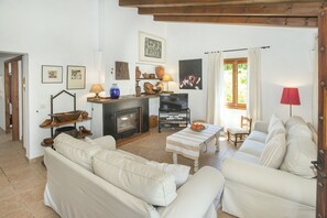 TV, fireplace, ping pong, stereo - VILLA COLOMA - LUXURY RETREAT (Pollensa)