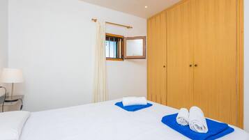 5 chambres, fer et planche à repasser, lits bébé, Wi-Fi gratuit