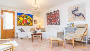 Televisie en een open haard