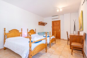 5 chambres, fer et planche à repasser, lits bébé, Wi-Fi gratuit