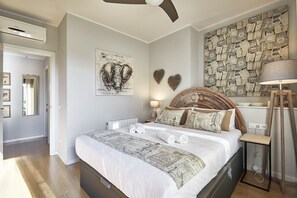 2 bedrooms, in-room safe, iron/ironing board, WiFi - Sunny Attic with stylish garden terrace (Barcelona)