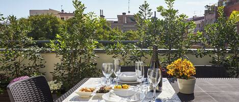 Outdoor dining