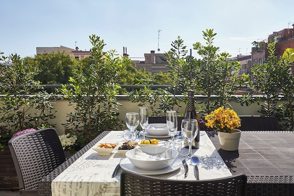 Outdoor dining