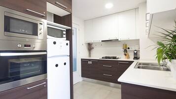 Fridge, microwave, oven, stovetop