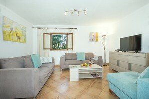 تلفزيون، مدفأة، مشغل دي في دي، تنس طاولة