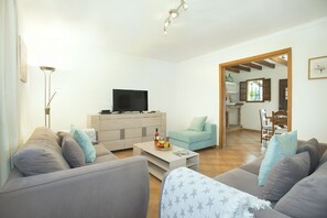 تلفزيون، مدفأة، مشغل دي في دي، تنس طاولة