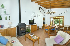 TV, fireplace, DVD player, table tennis - VILLA  BOBIS - RUSTIC STAY (Pollensa)