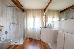 Shower, hair dryer, bidet, heated floors