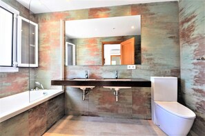Hair dryer, towels - JUPITER- House in Calvia- Private Pool. BBQ- Satellite TV. Private garden- VILAONLINE - Free Wifi (Calviá)