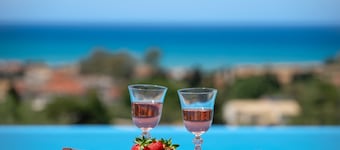 Villa Dersea: Stunning sea and Sunset views, A/C, WiFi