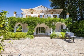 Terrace/patio - Villa dei Limoni with pool in the hills of Ripatransone, 15 minutes from the Adriatic sea (Ripatransone)