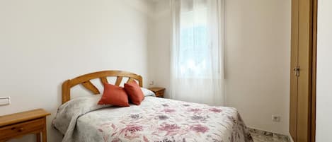 2 bedrooms, iron/ironing board, Internet