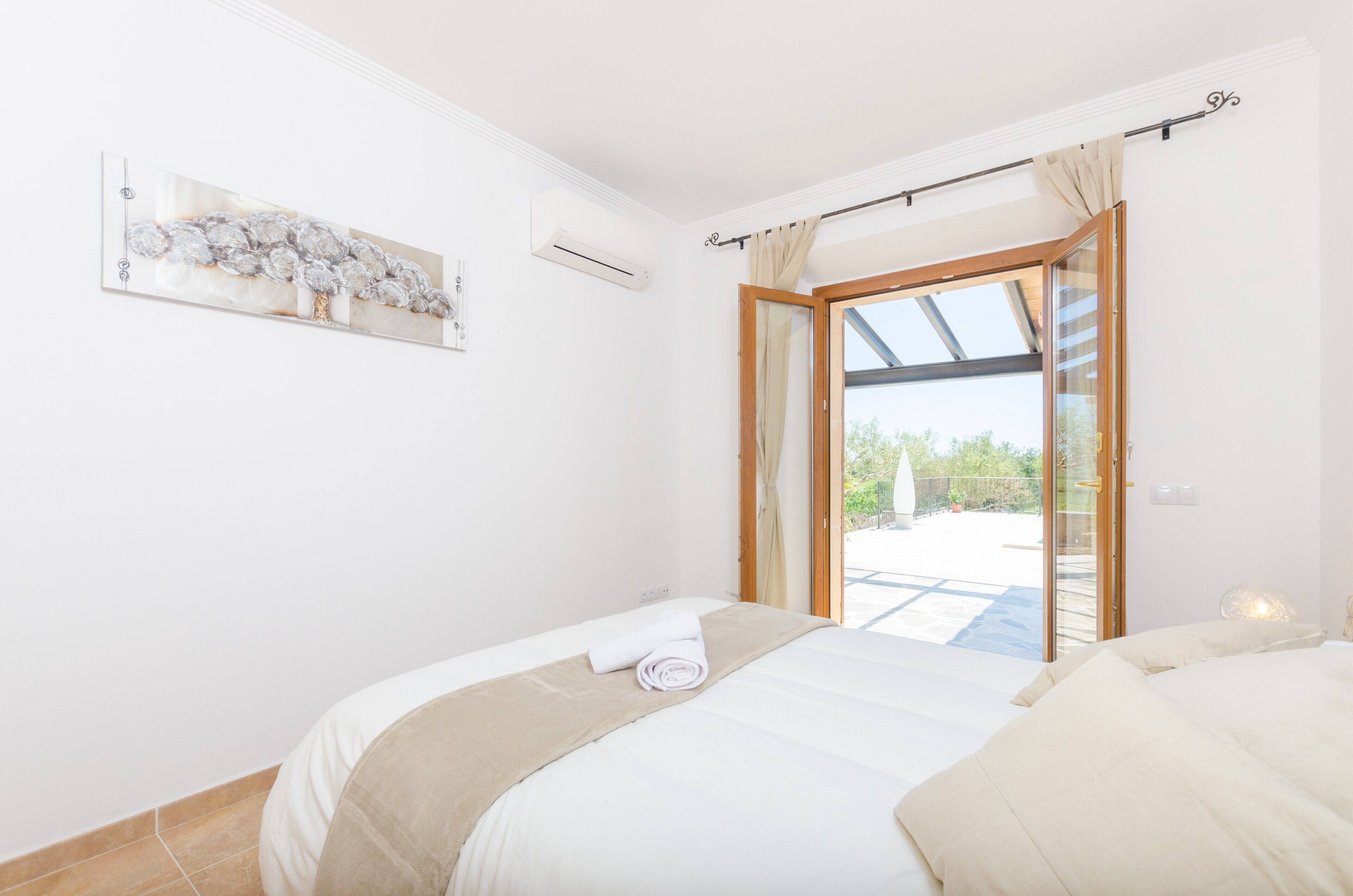 3 slaapkamers, een strijkplank/strijkijzer, gratis wifi, beddengoed