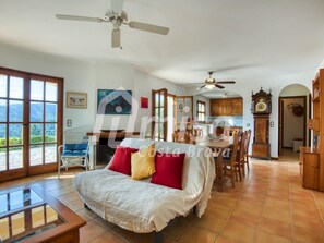 TV - Costa Brava-Calonge- Villa Torre Gavarres, in a natural environment, gratifying! (Calonge)