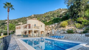 A two-story building with a pool, stone walls, and a mountainous backdrop. - Villa Torre Gavarres, Calonge - Costa Brava (Calonge)