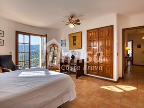 4 bedrooms, iron/ironing board, Internet, bed sheets - Costa Brava-Calonge- Villa Torre Gavarres, in a natural environment, gratifying! (Calonge)