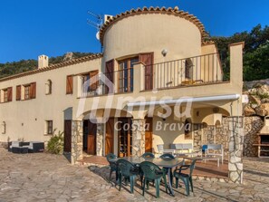 Outdoor dining - Costa Brava-Calonge- Villa Torre Gavarres, in a natural environment, gratifying! (Calonge)